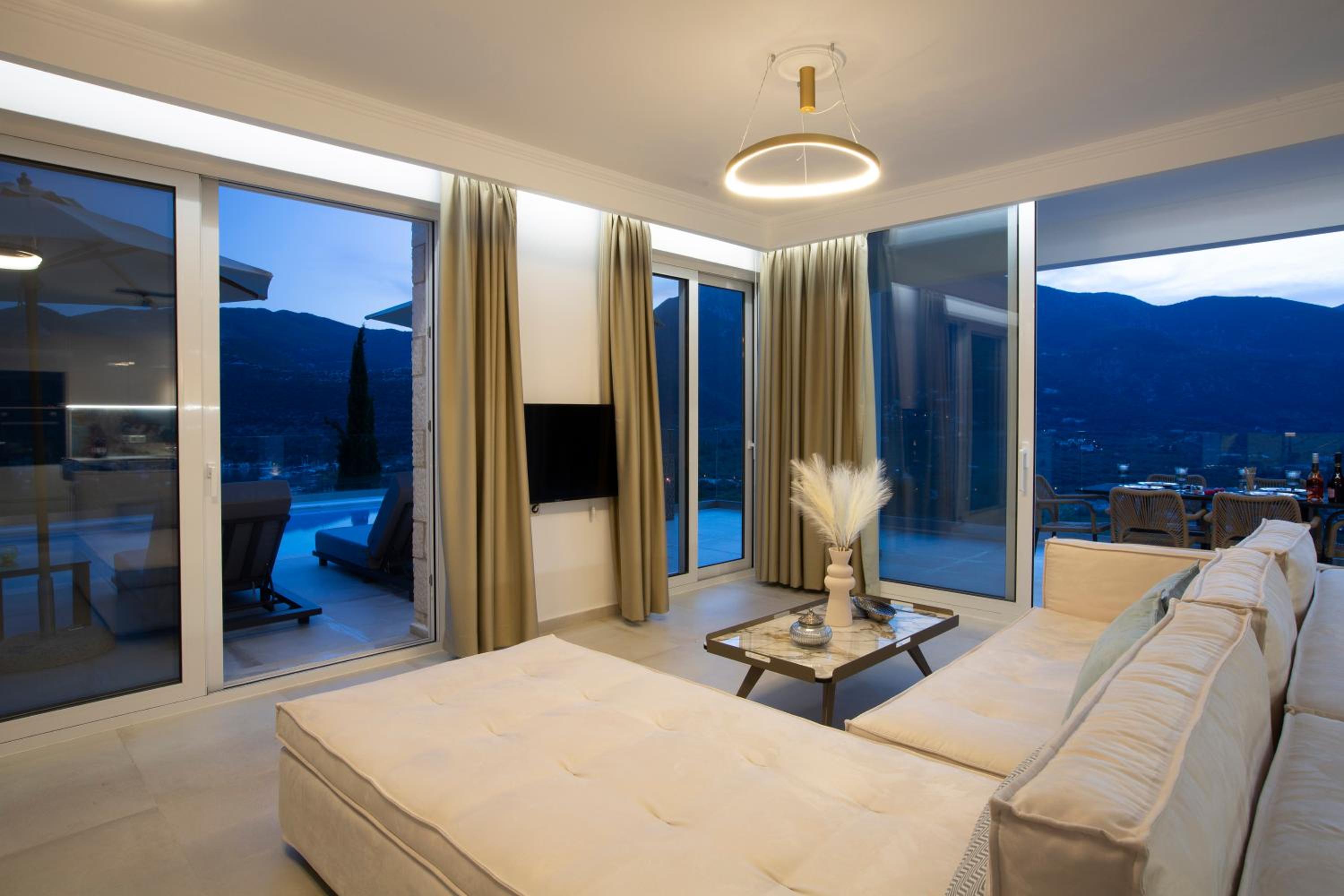 MAJESTIC VILLAS