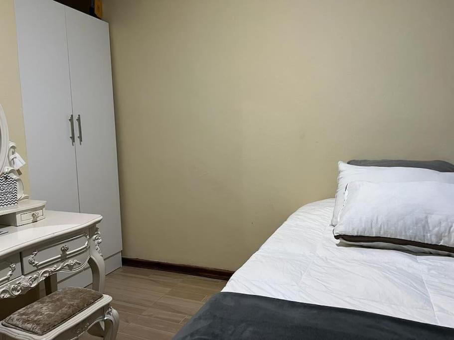 Cosy & neat 1 bedroom apartment in Ibex Hill, Lusaka view 5