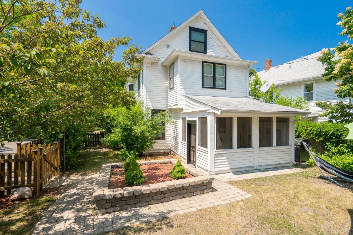 Minneapolis / St Paul Vacations - Linden Hills Luxury Charmer - Property Image 5