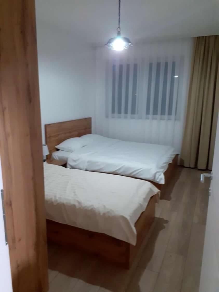 Banesa ne qender te Pejes, photo 2