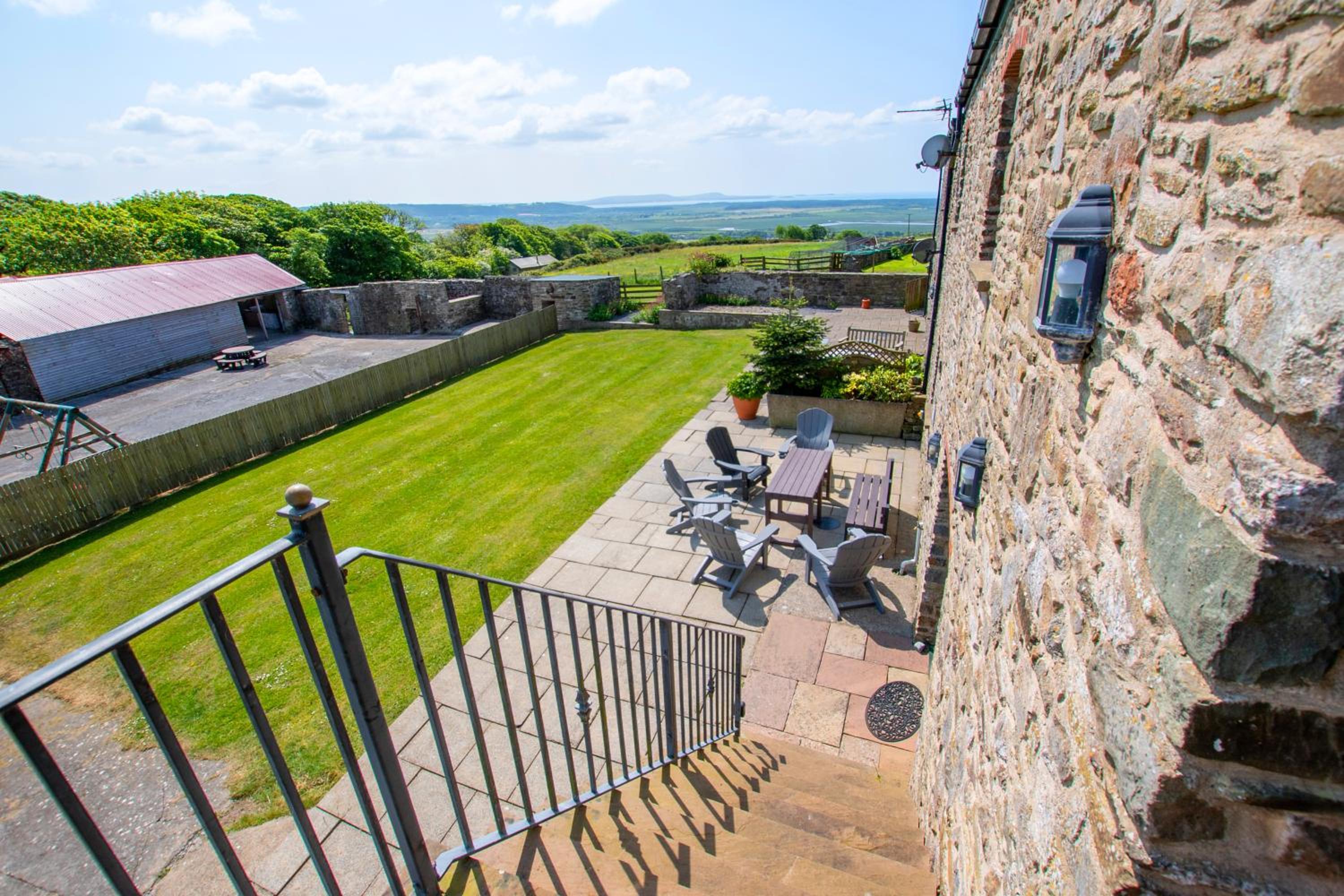 Kidwelly Farm Cottage view 3