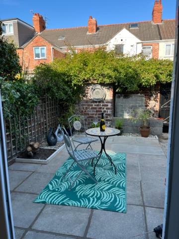 Newton Road Home A small cosy comfortable 2 bedroom terrace house view 2