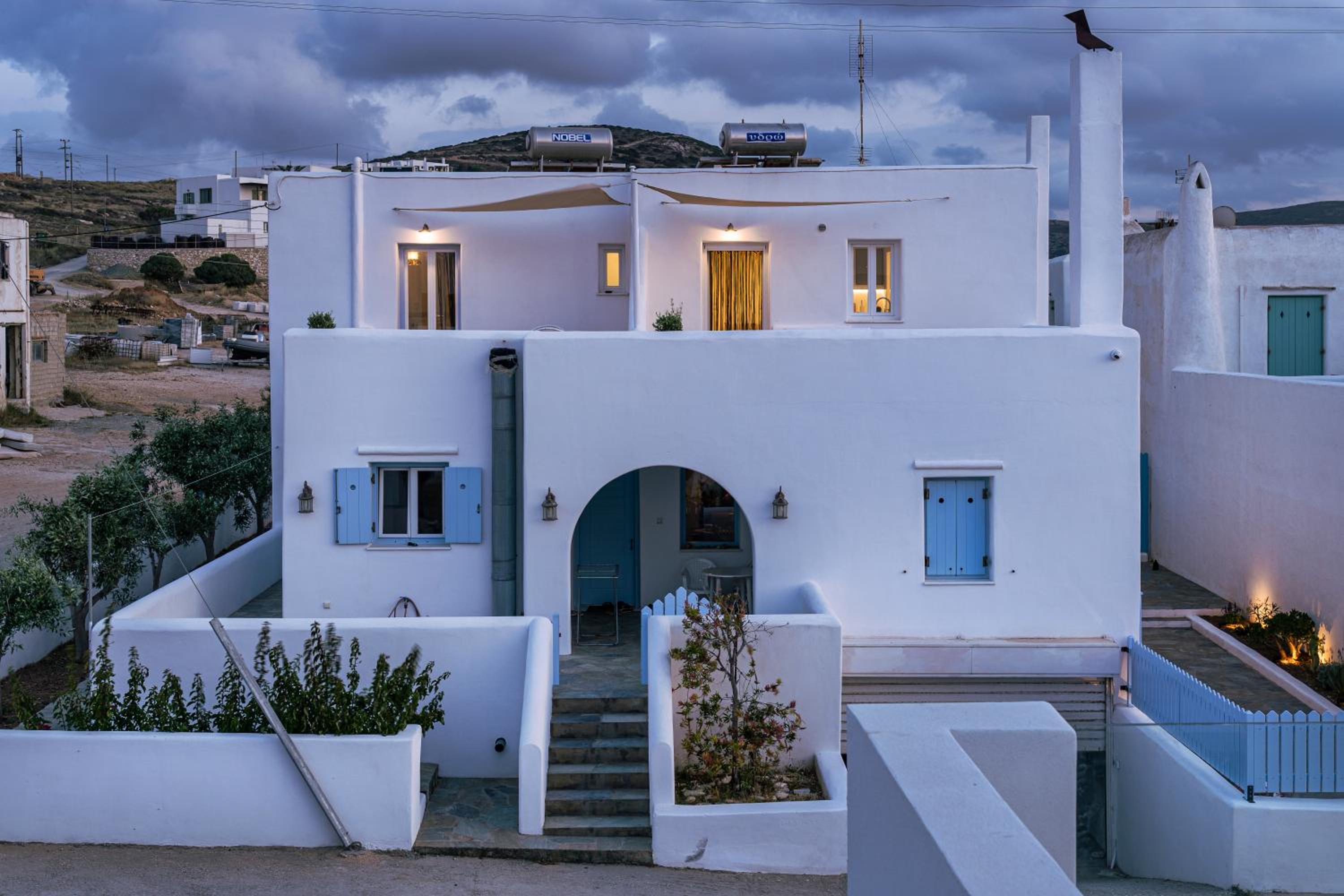 Hotel Hebe Parian Living - Paros Naousa Apts - Image 1