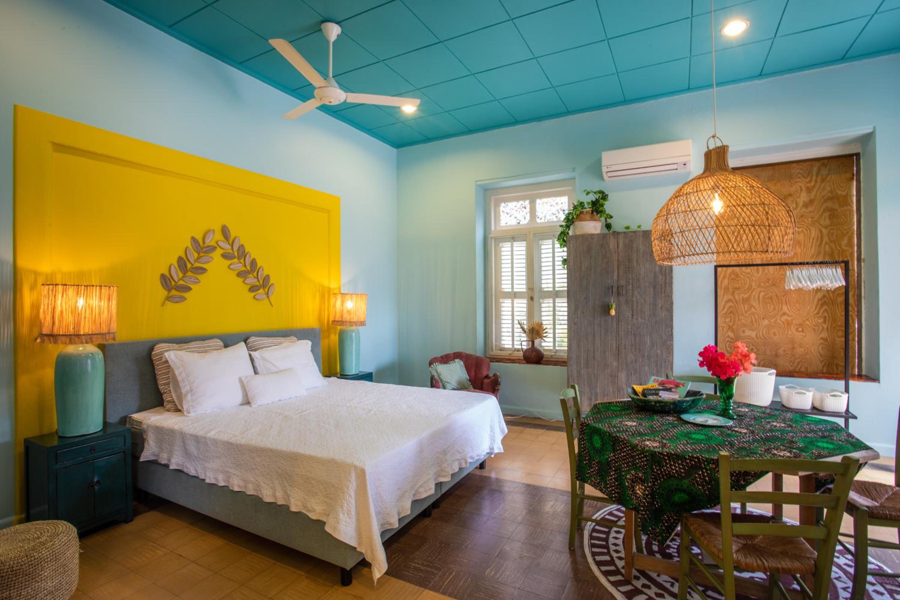 Colorful historical city apartment, Otrobanda