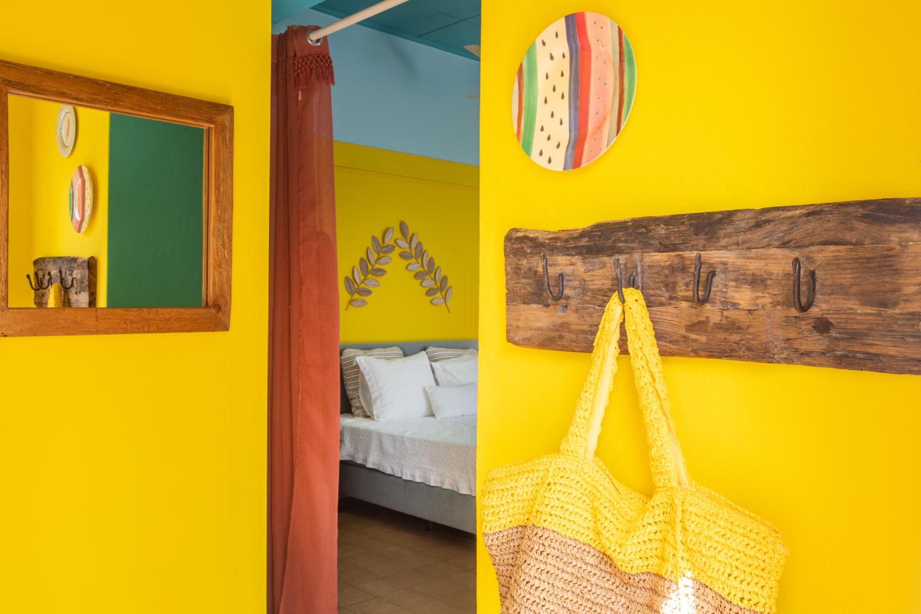 Colorful historical city apartment, Otrobanda