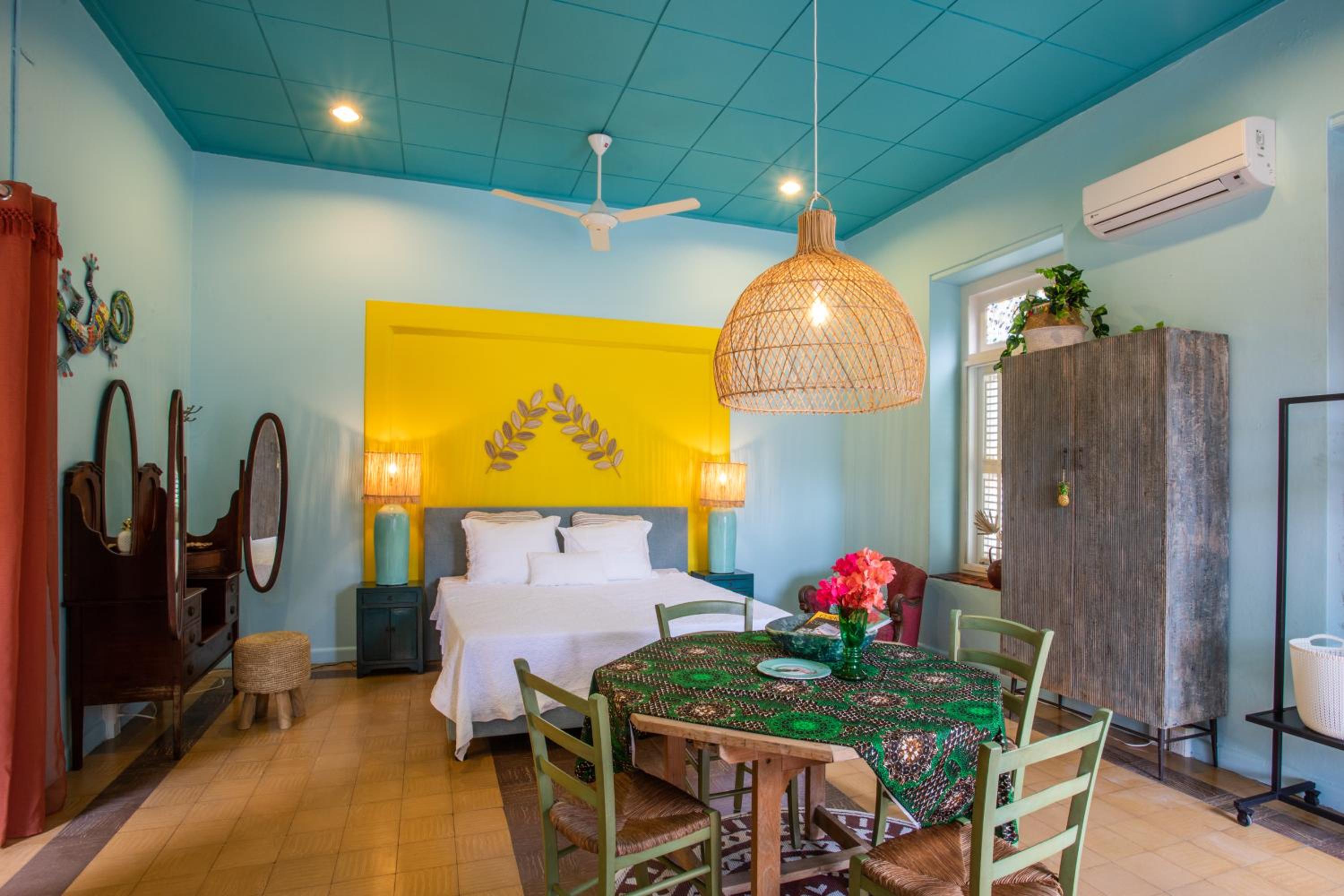 Colorful historical city apartment, Otrobanda