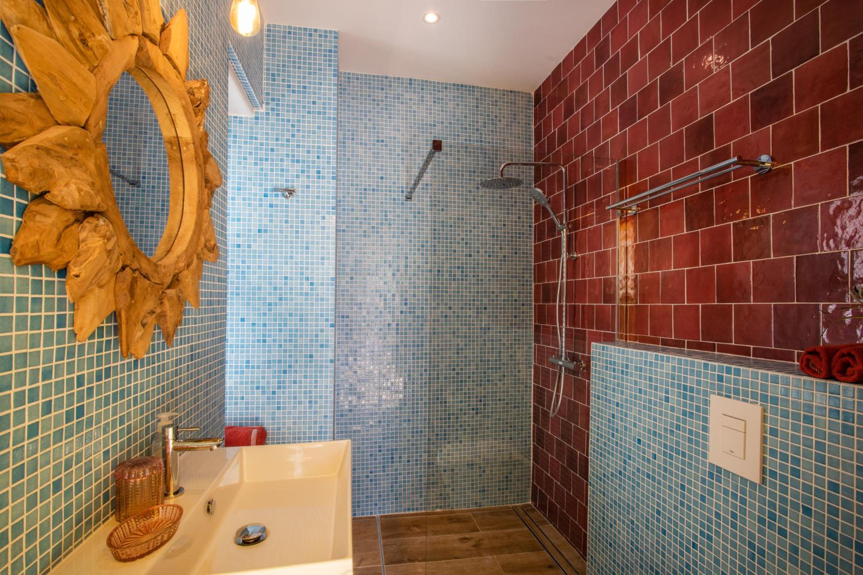 Colorful historical city apartment, Otrobanda