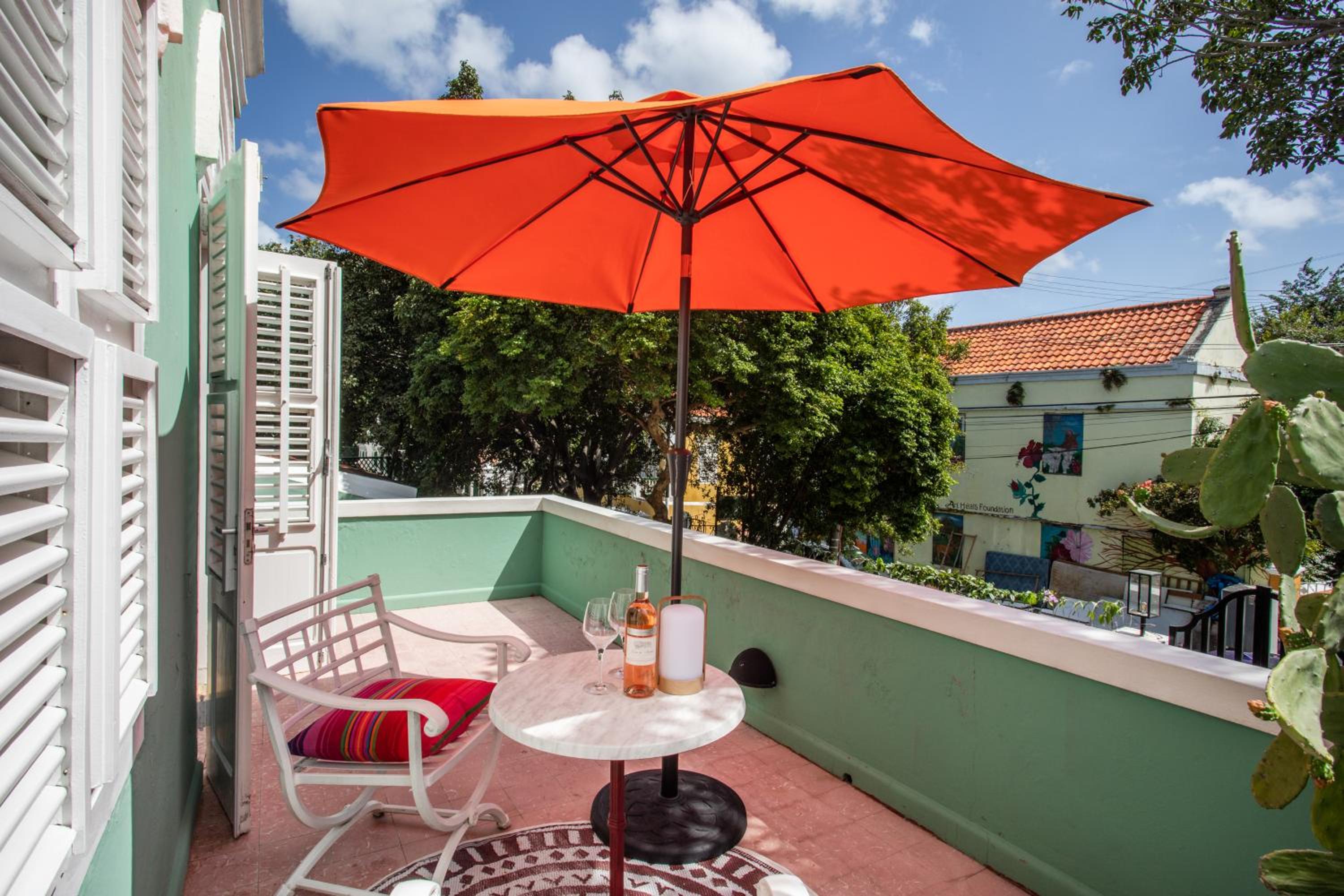Colorful historical city apartment, Otrobanda