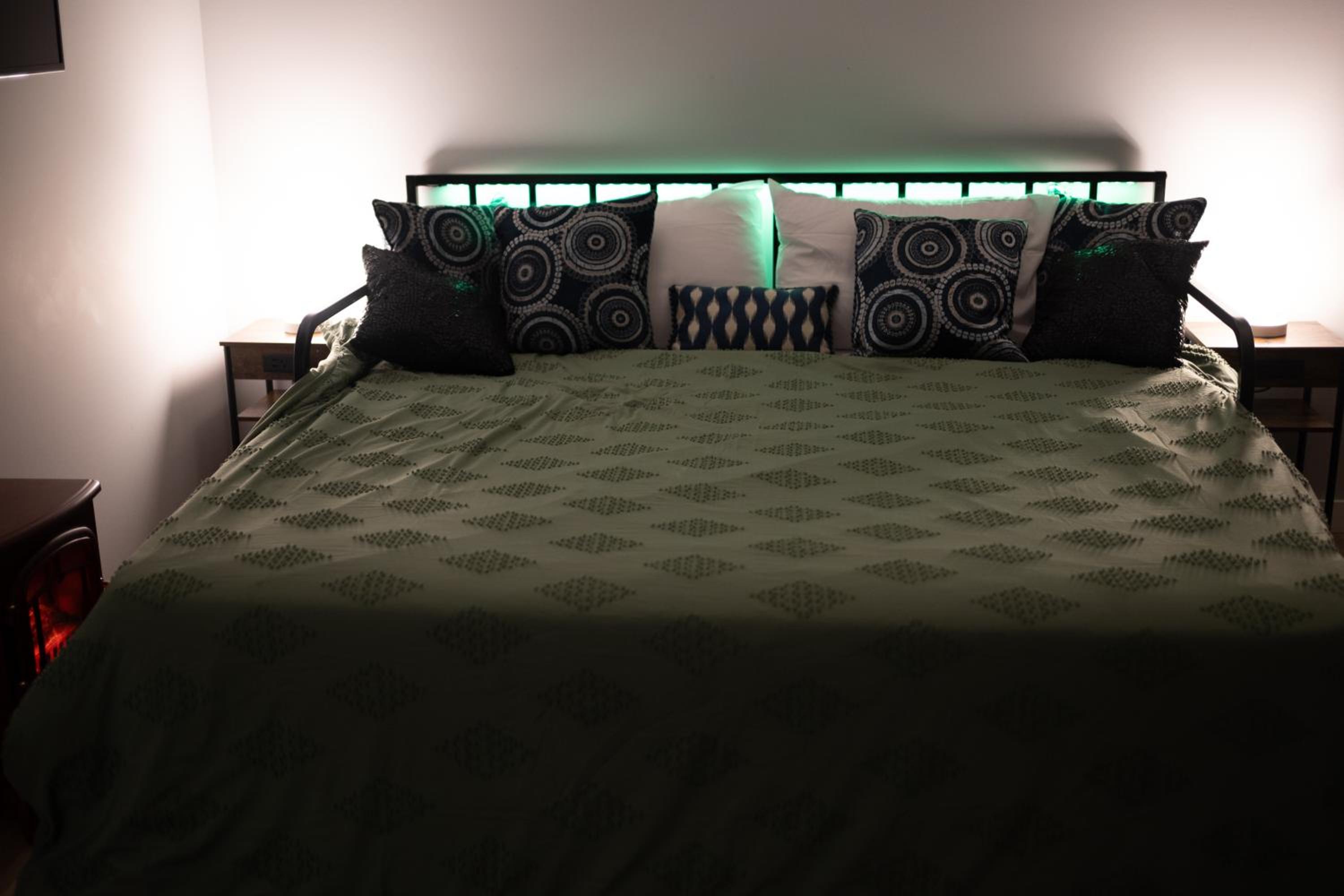 Kid & Pet Friendly Walkout BSMT 90 mins to Banff and 30 mins to Downtown Calgary
