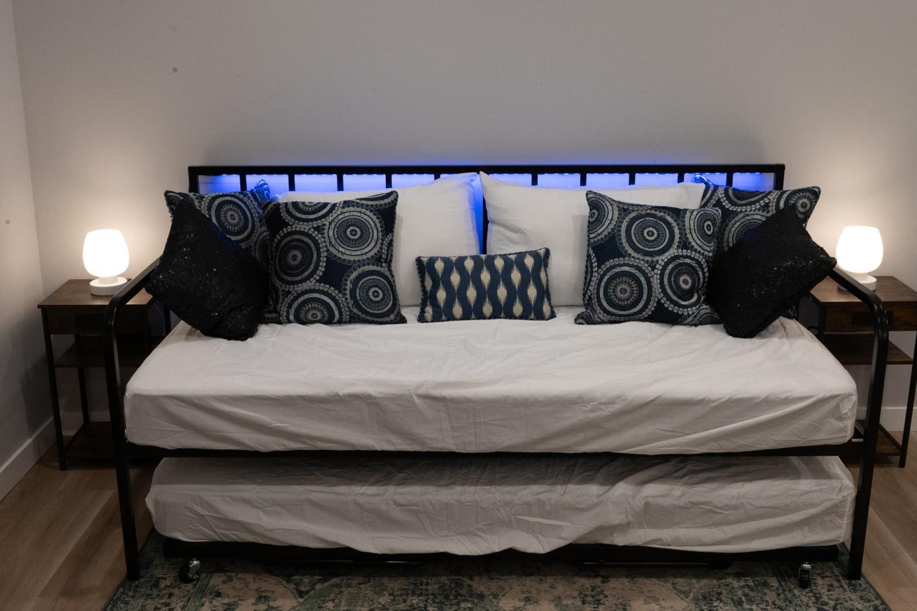Kid & Pet Friendly Walkout BSMT 90 mins to Banff and 30 mins to Downtown Calgary