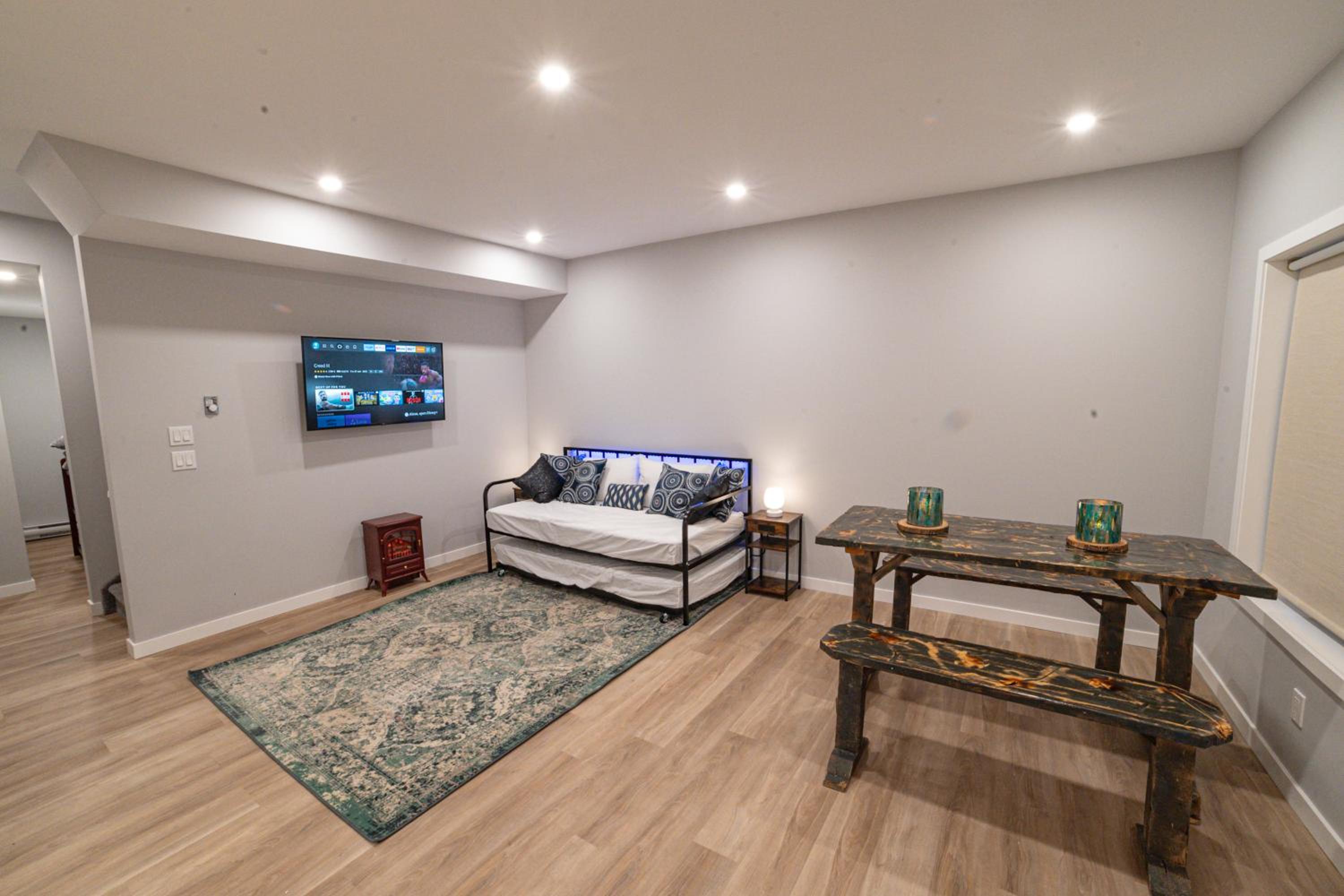 Kid & Pet Friendly Walkout BSMT 90 mins to Banff and 30 mins to Downtown Calgary