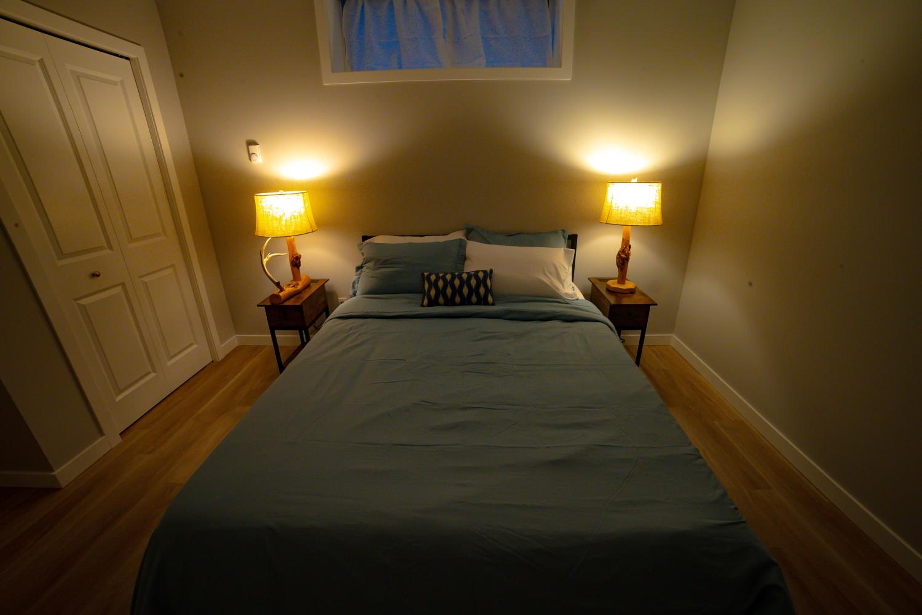 Kid & Pet Friendly Walkout BSMT 90 mins to Banff and 30 mins to Downtown Calgary