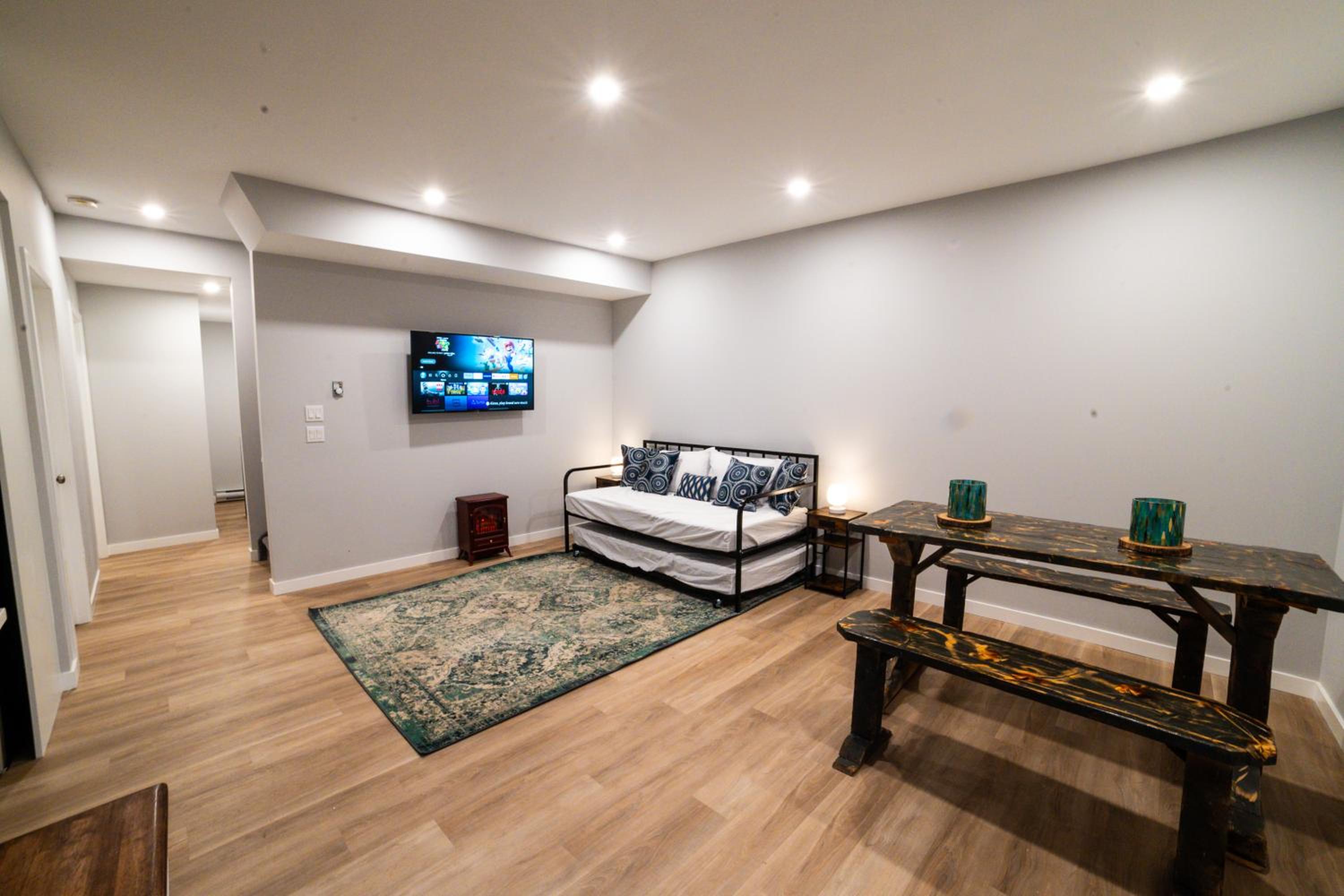 Kid & Pet Friendly Walkout BSMT 90 mins to Banff and 30 mins to Downtown Calgary