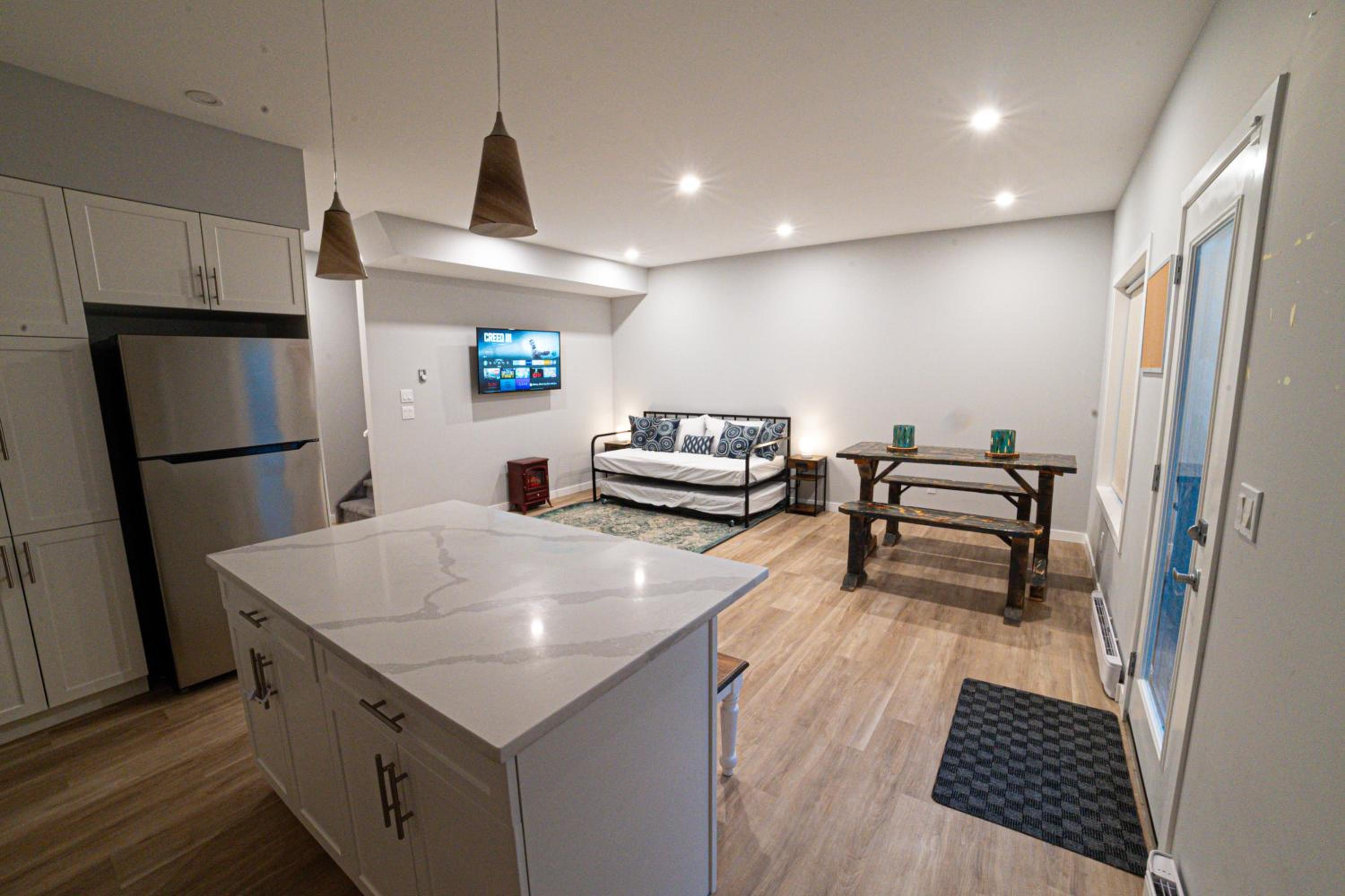 Kid & Pet Friendly Walkout BSMT 90 mins to Banff and 30 mins to Downtown Calgary