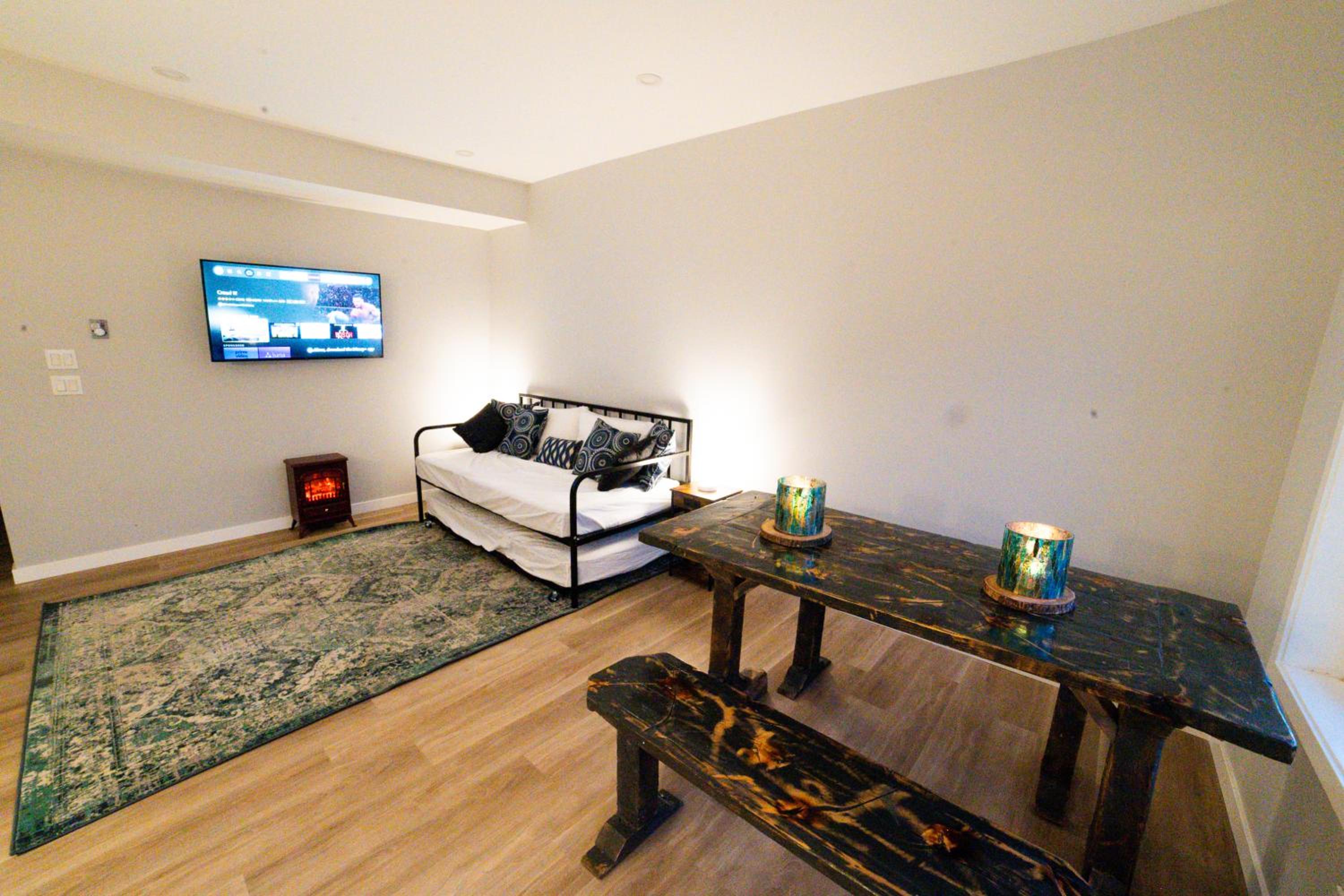 Kid & Pet Friendly Walkout BSMT 90 mins to Banff and 30 mins to Downtown Calgary