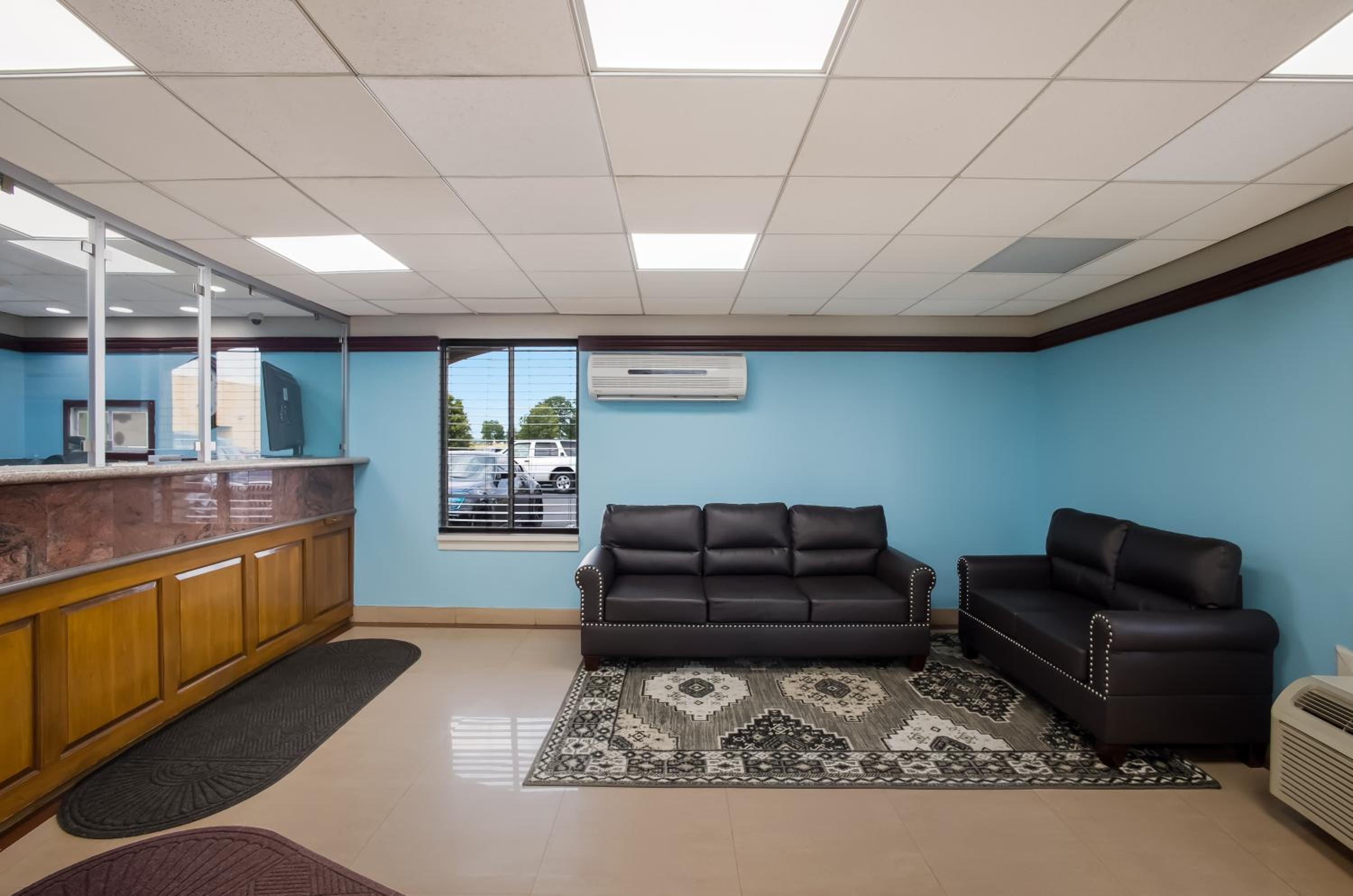 Hotel Econo Lodge - Image 1