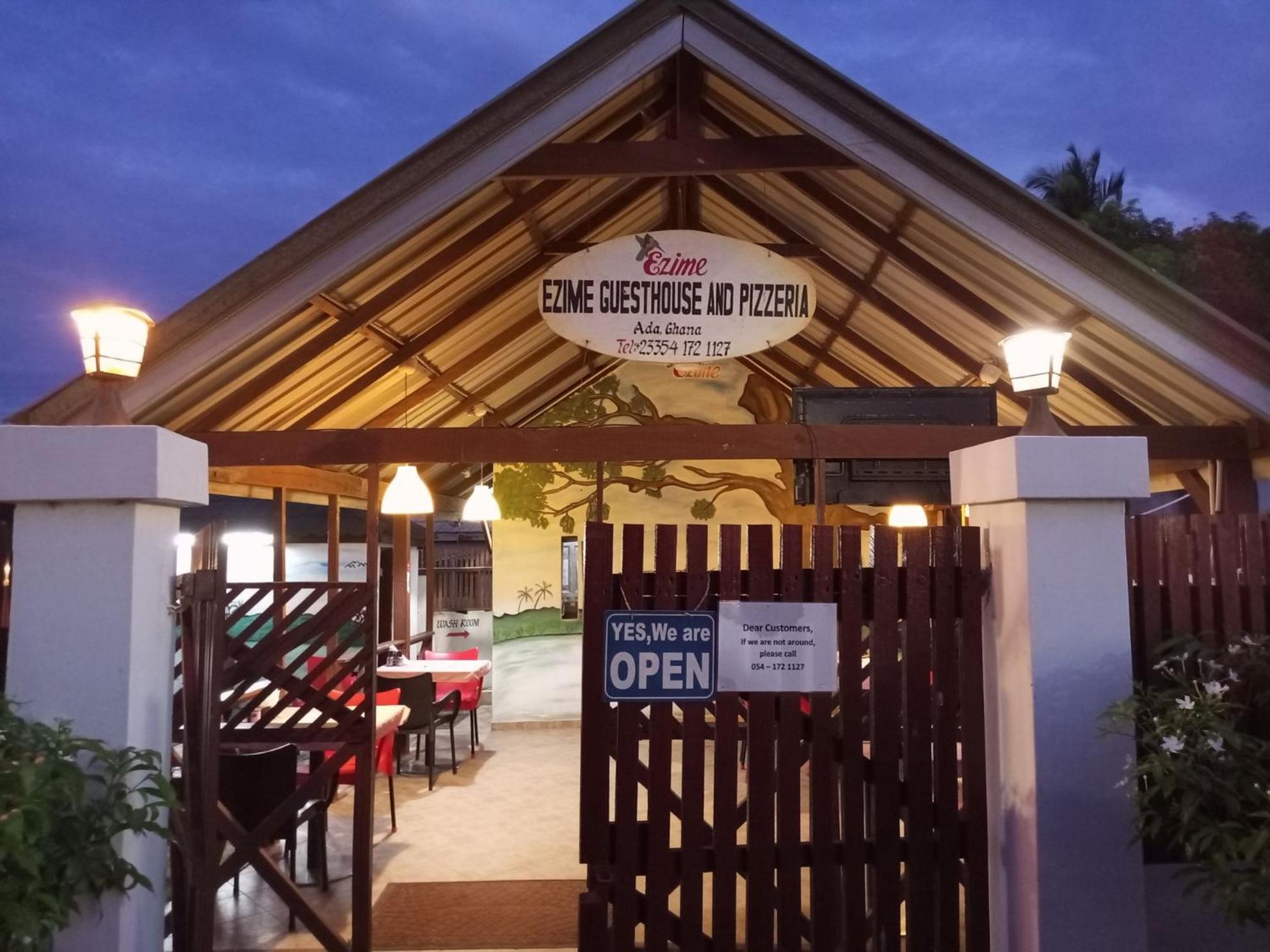 Ezime Guesthouse And Pizzeria