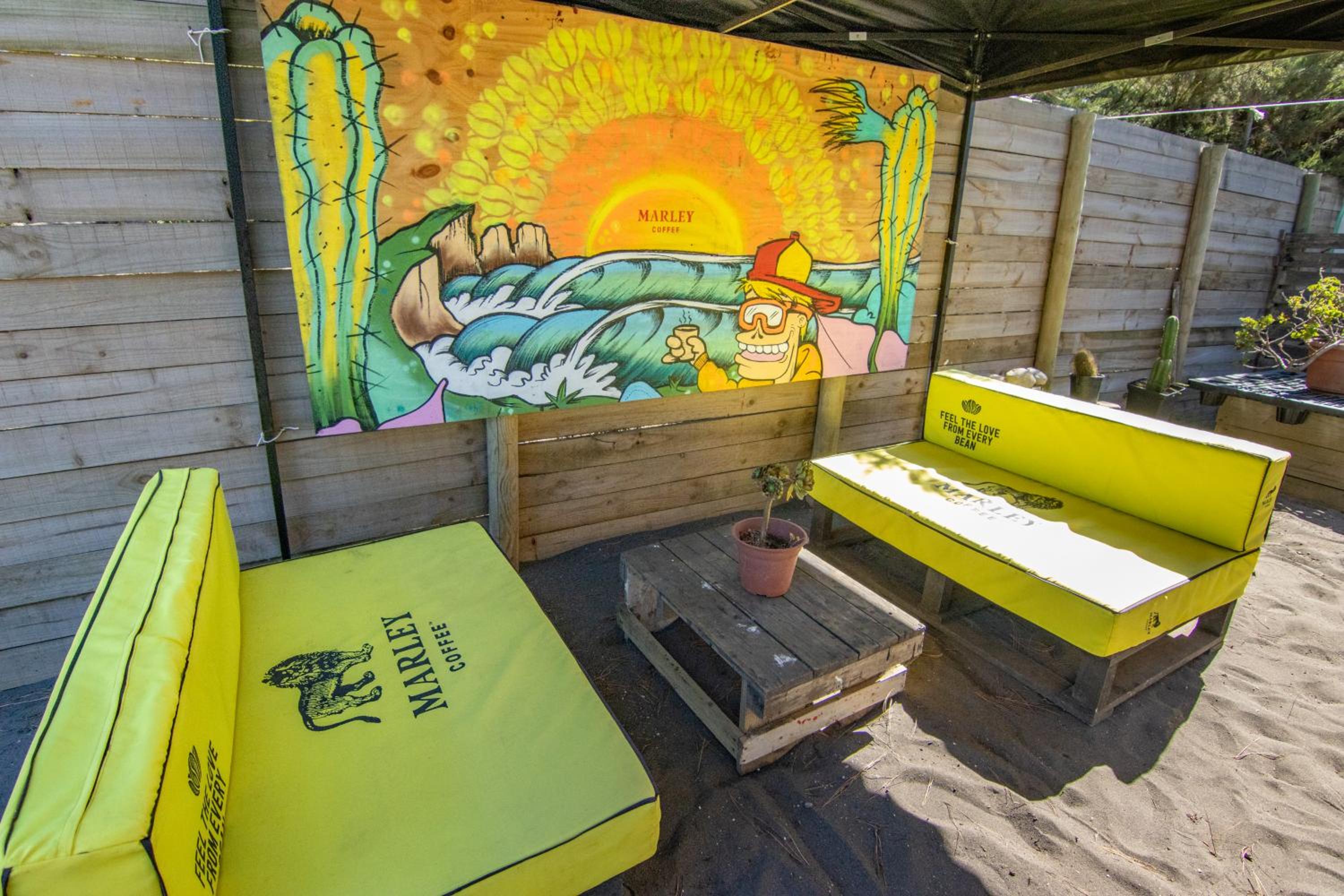 Sirena Insolente Hostel & Suites
