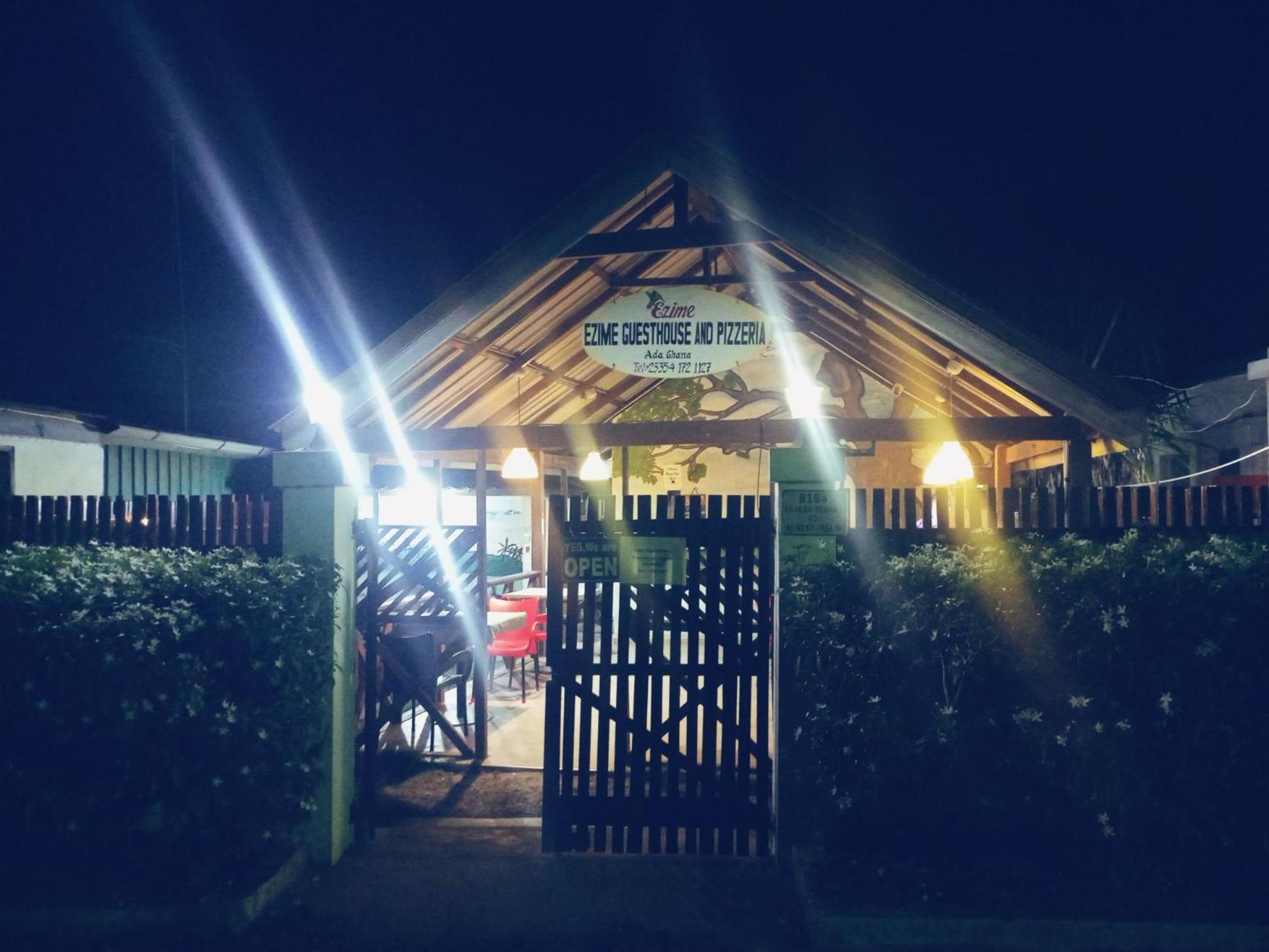 Ezime Guesthouse And Pizzeria