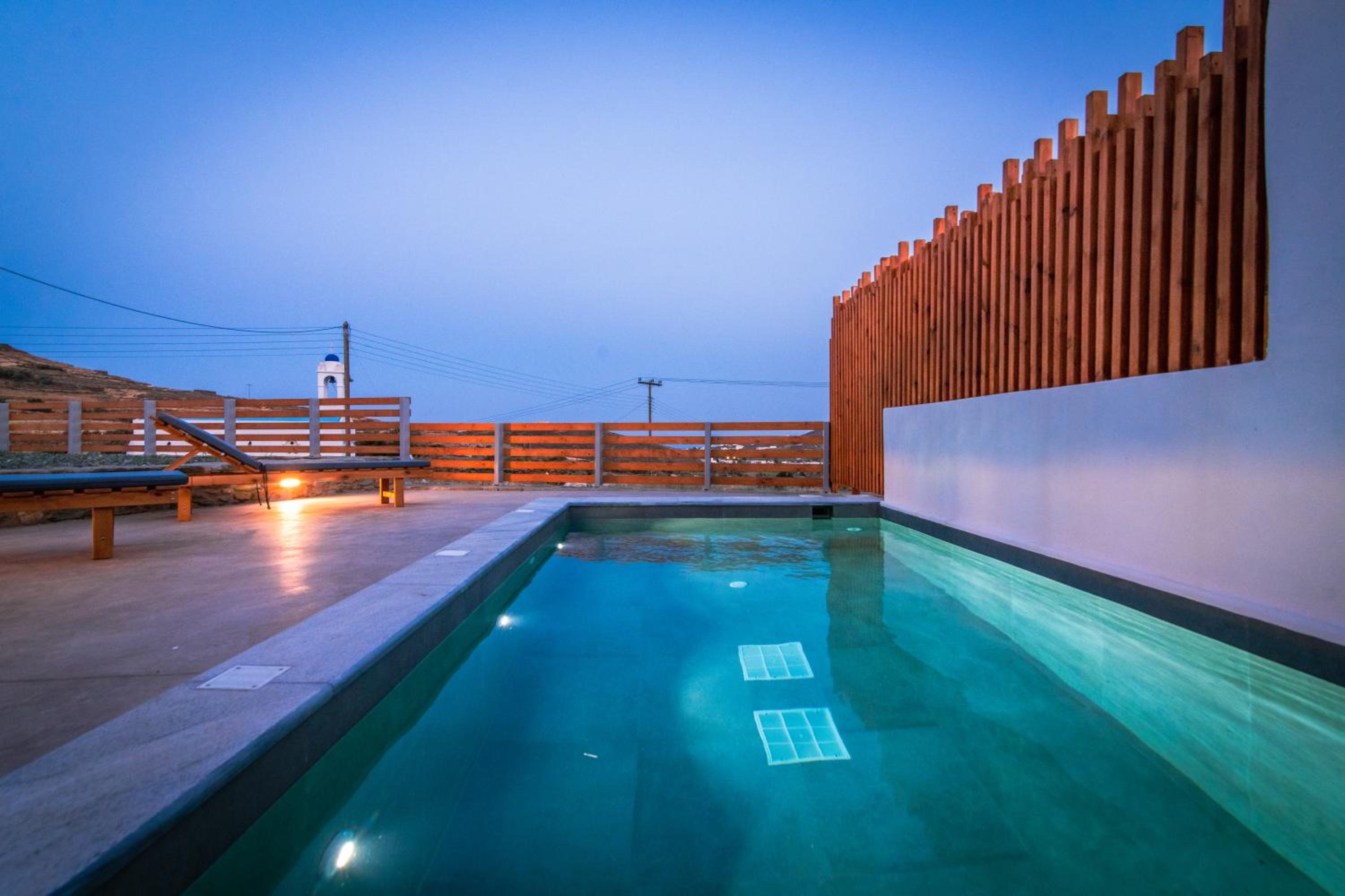 Xerolithia suites