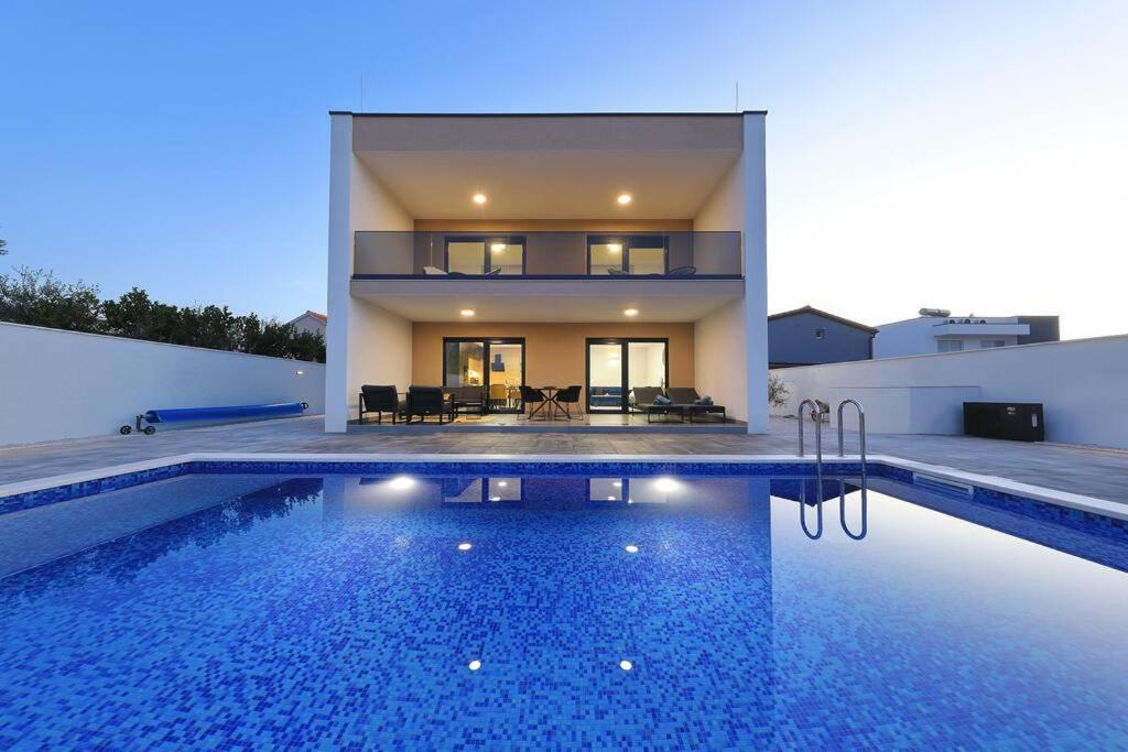 Villa Good Vibes with heated pool view 3