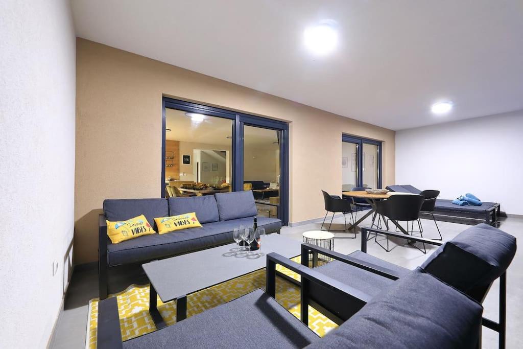 Villa Good Vibes with heated pool view 4