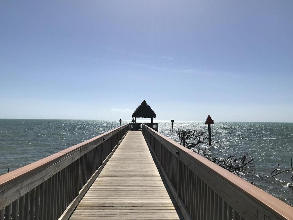 Tropical Getaway w/Private Beach 1 BD Condo