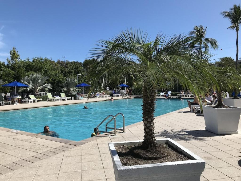Tropical Getaway w/Private Beach 1 BD Condo