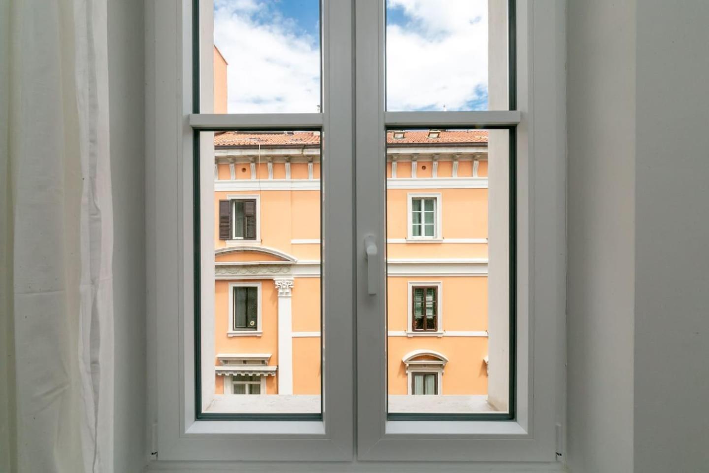 ~ Cozy Apartment ~ City Center [Train Station] view 4