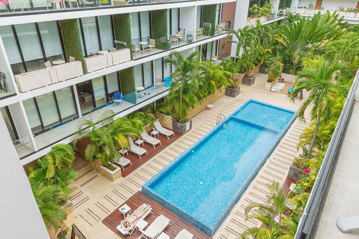 Lovely Space 4 Blocks From The Beach view 4