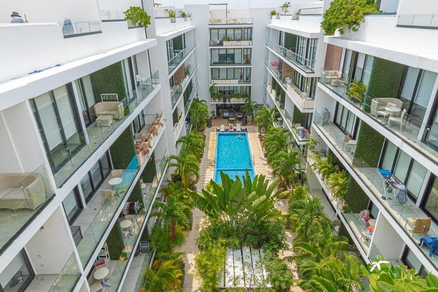 Lovely Space 4 Blocks From The Beach view 5
