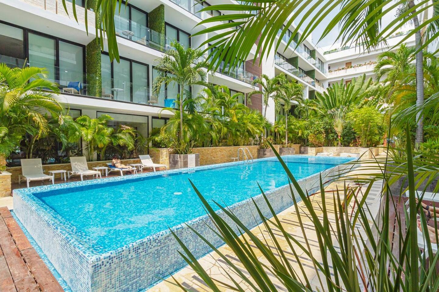 Lovely Space 4 Blocks From The Beach view 3