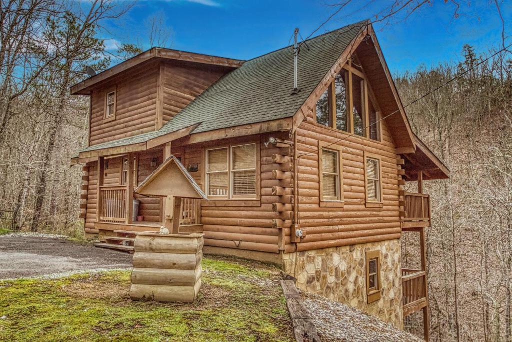 Cub Crossing, Free Attraction Tickets, Hot Tub, Pool Table, WIFI!!! view 2