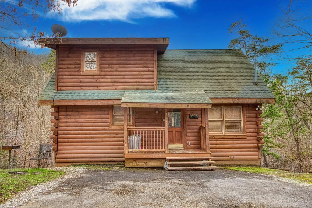 Cub Crossing, Free Attraction Tickets, Hot Tub, Pool Table, WIFI!!! view 3