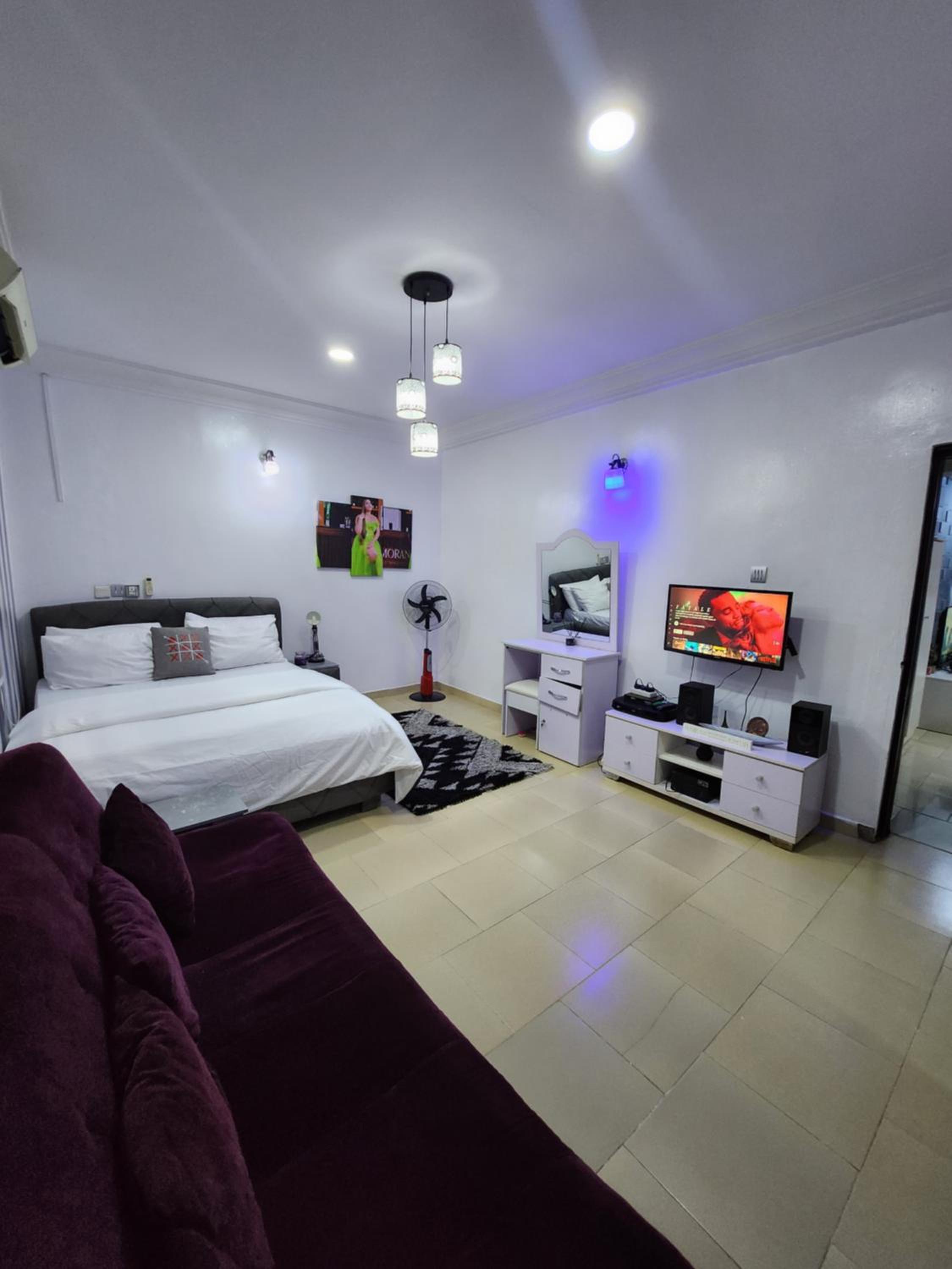 Asfranz Apartment (Luxury One-Bedroom with Private Garden)) view 3