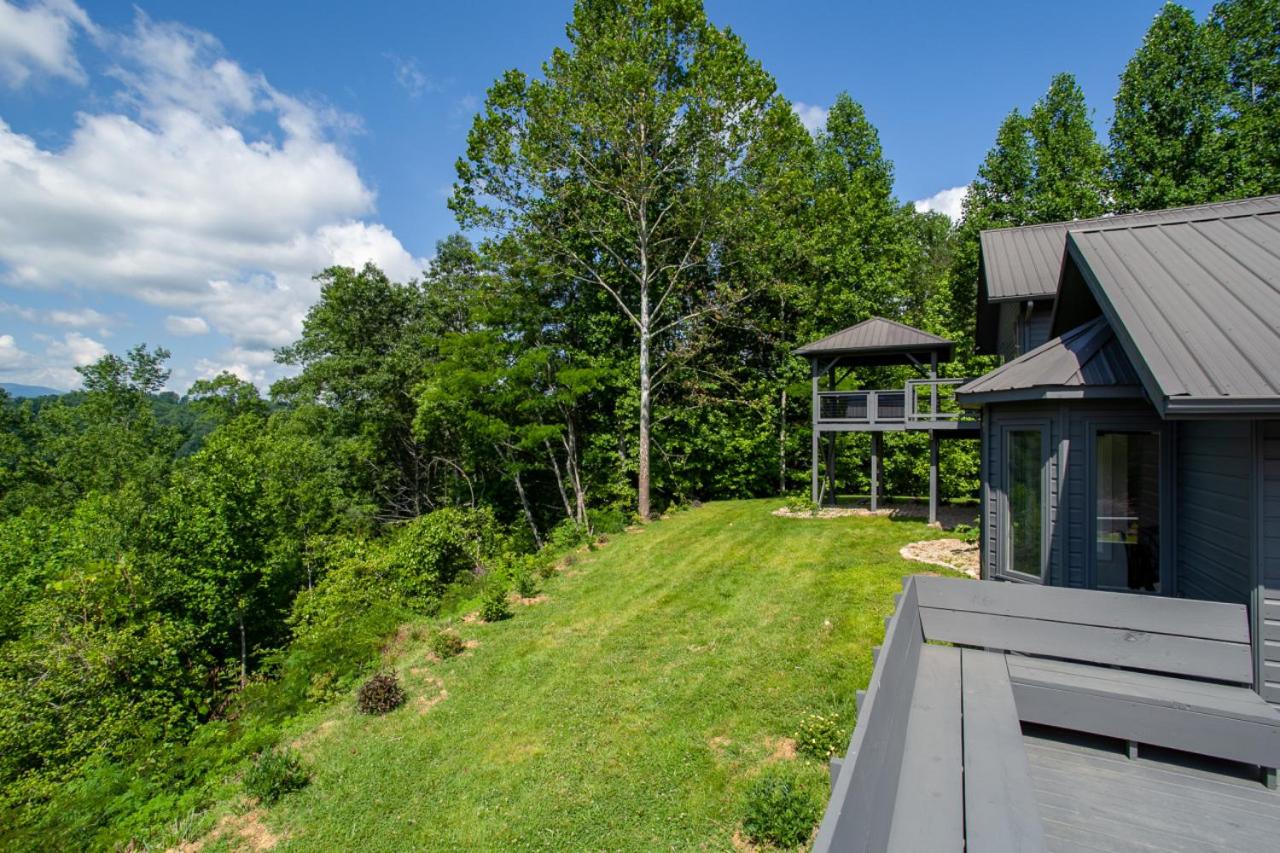 Mountain Nature Retreat -Hot Tub, Sauna, Game Room view 5