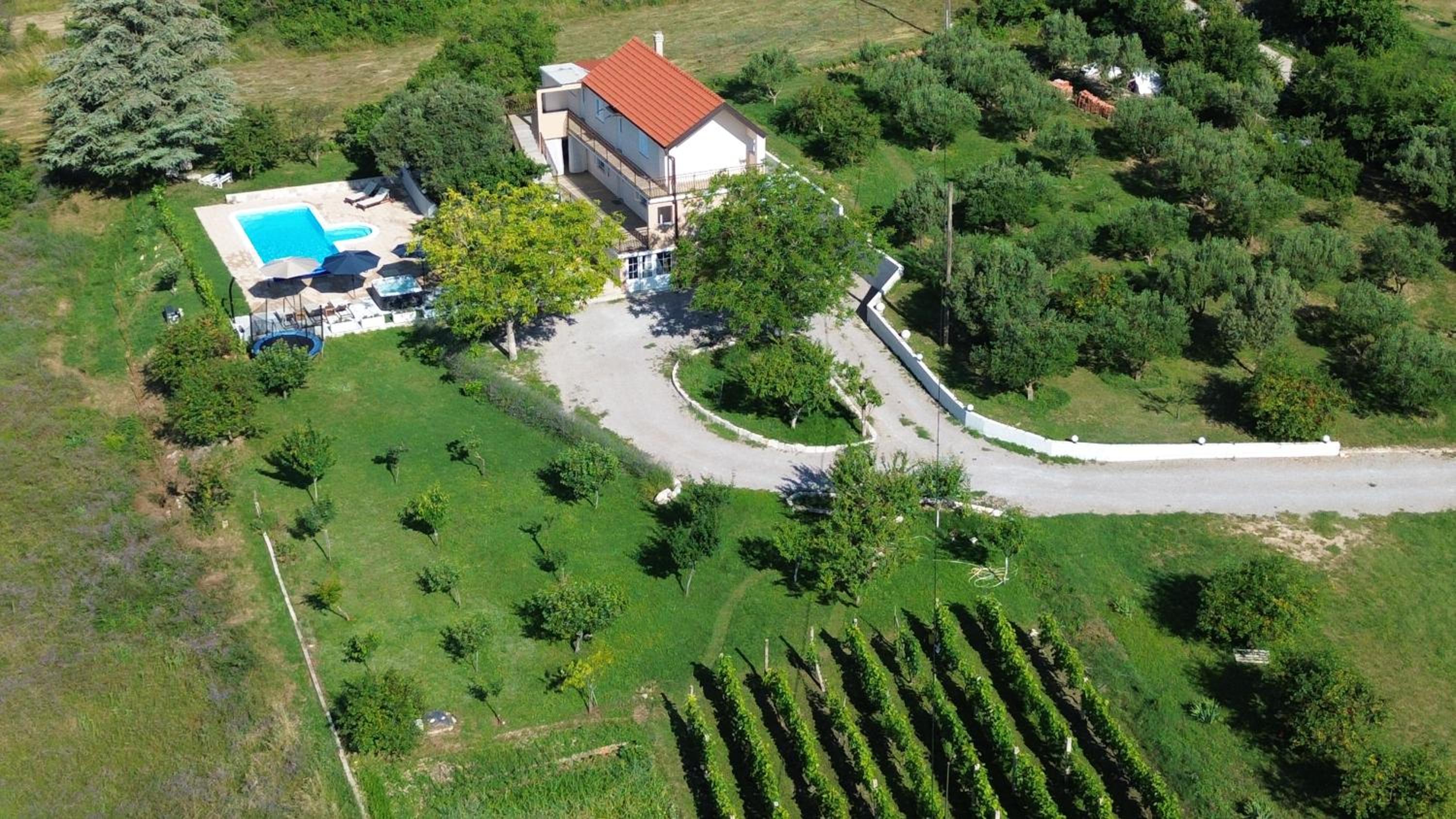 Casa di Oliva-house with heated pool & jacuzzi in Trilj, Croatia view 5