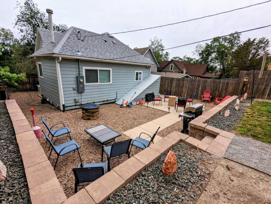 2 bedroom* Minutes from downtown *Firepit view 3