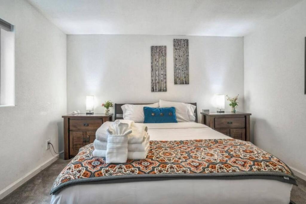 2 bedroom* Minutes from downtown *Firepit view 5