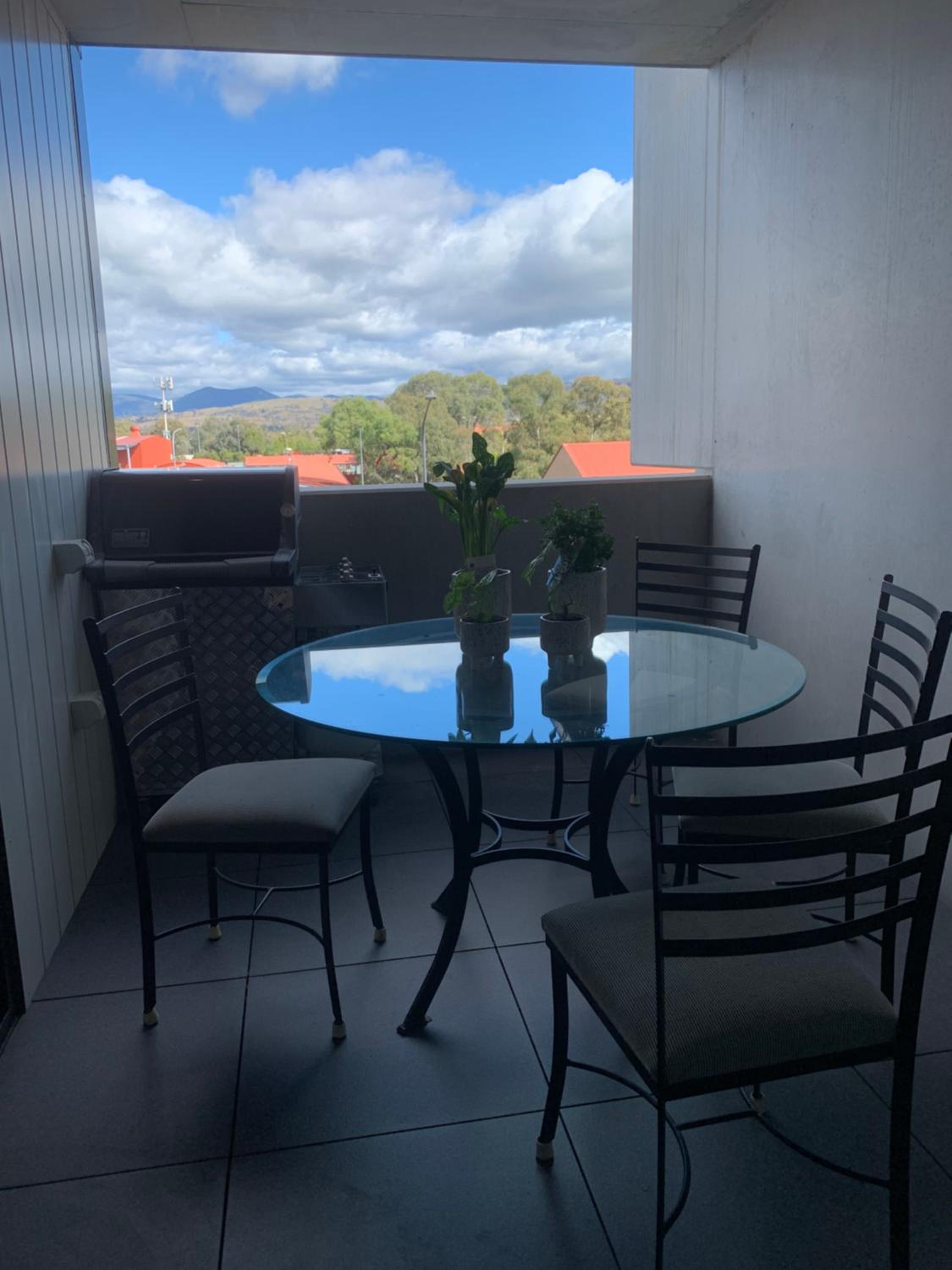 Hotel Tuggeranong Village