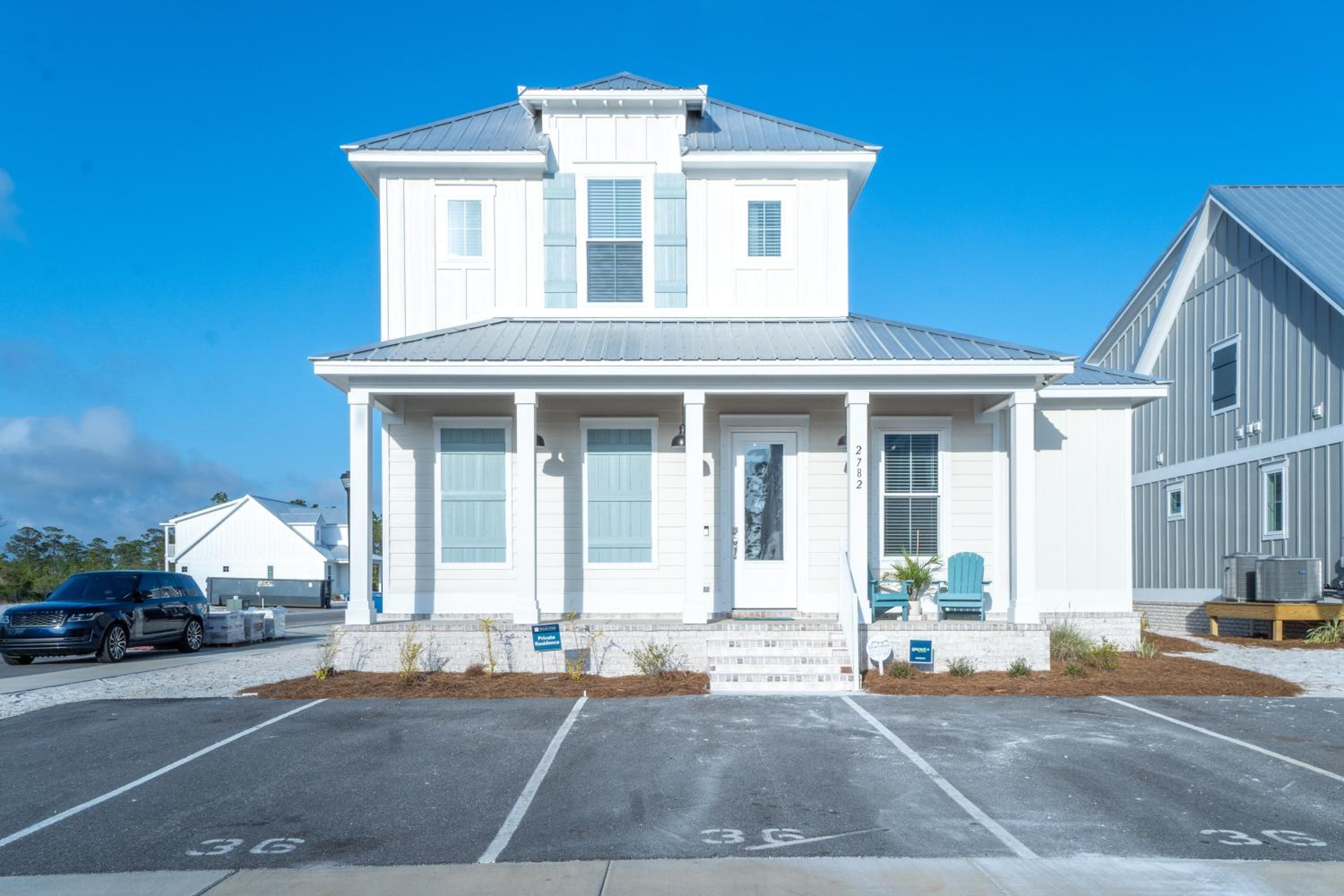 ~Spacious home near beach w/ game room and community pool~