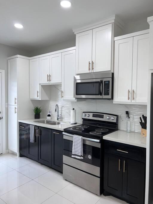 2BR Home Located in Uptown Edinburg view 5