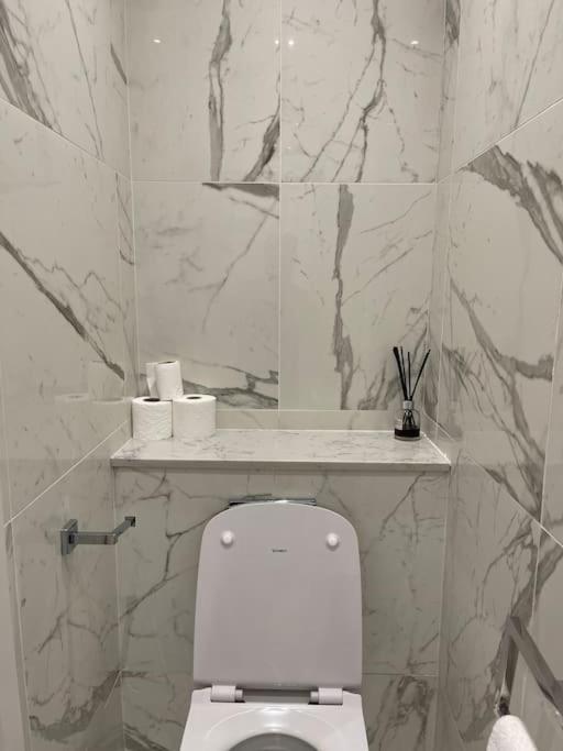 Luxury two bedroom central London photo 3