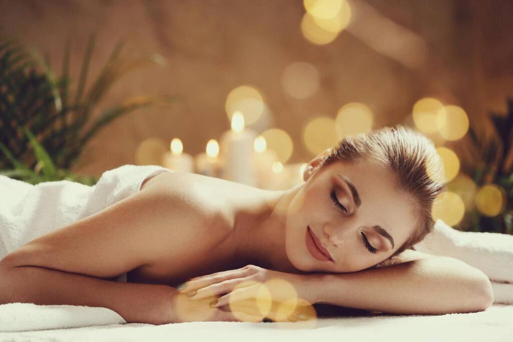 Elevata Villa Montville - Magnesium Spa & Fireplace set in a Lush Tropical Garden