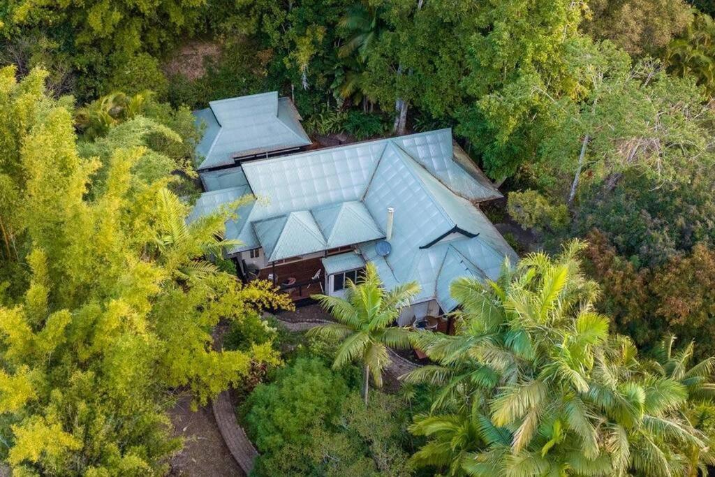 Elevata Villa Montville - Magnesium Spa & Fireplace set in a Lush Tropical Garden