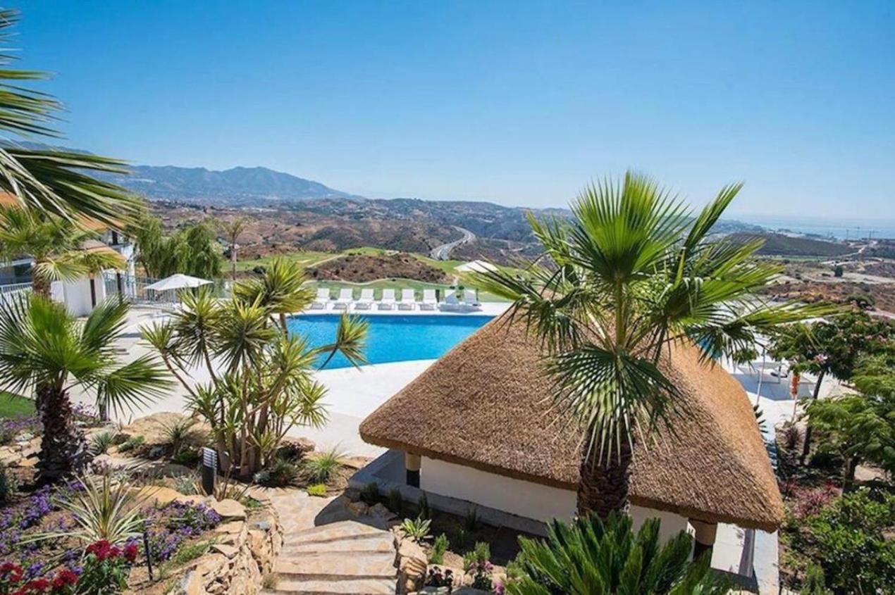 Hotel Golf, sea and mountain views - Image 1