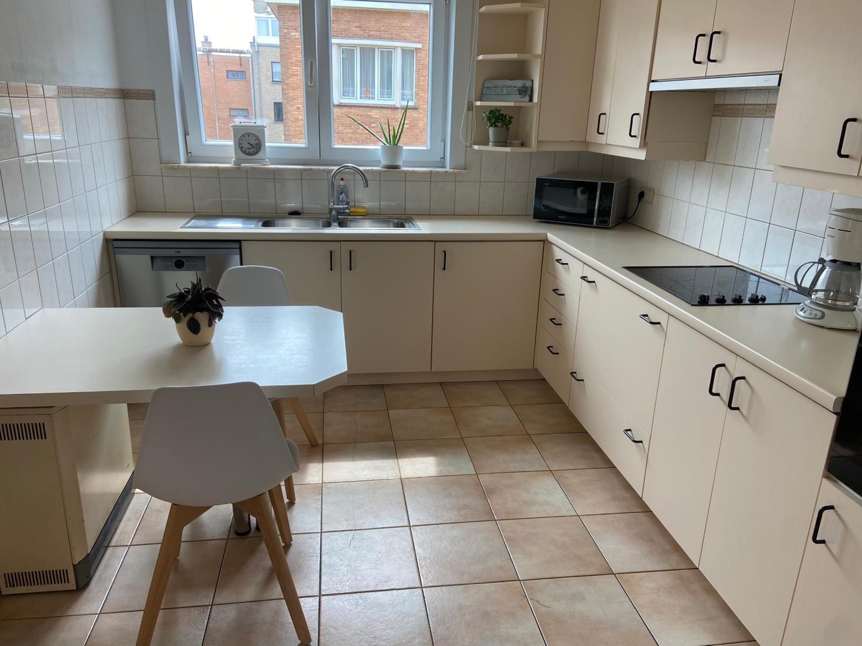 Ruim zonnig appartement op 50m van strand view 5