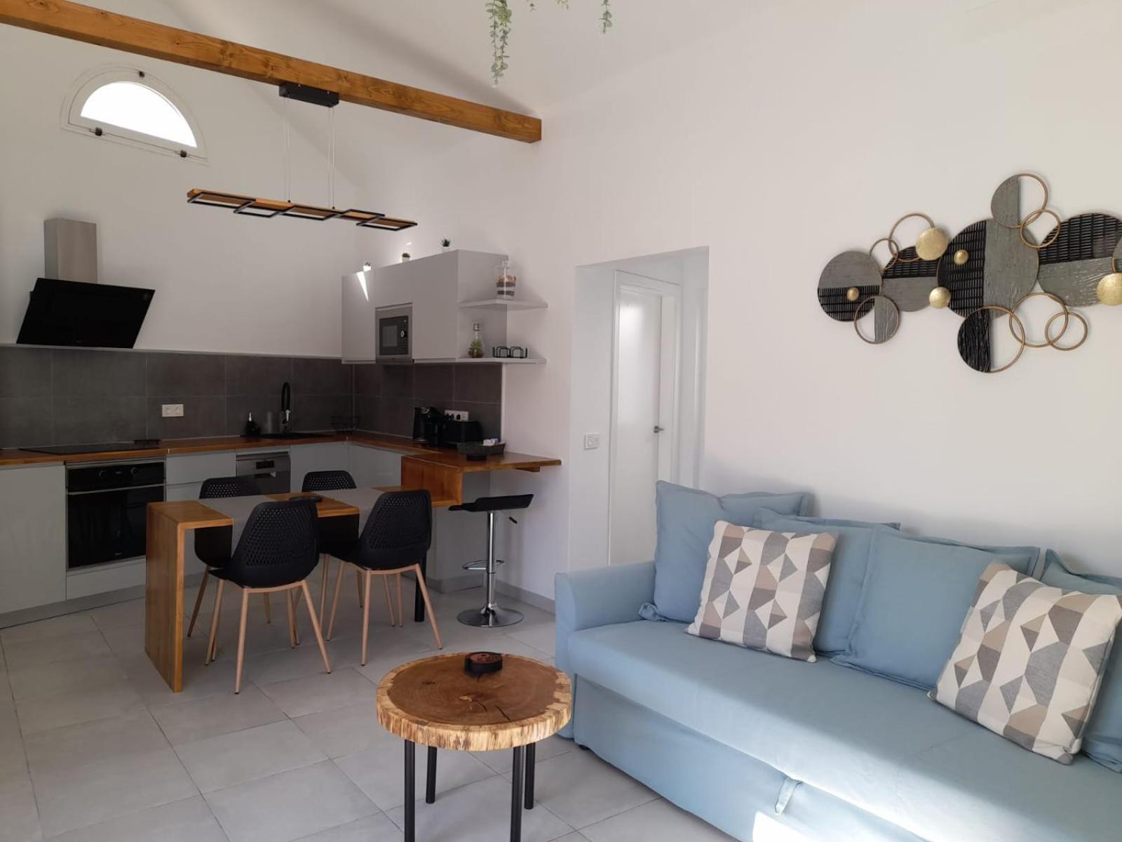 Bungalow La Palmera - 2 bedroom - PLAYA ROCA residence sea front access - Pool View - Free AC - Wifi view 3