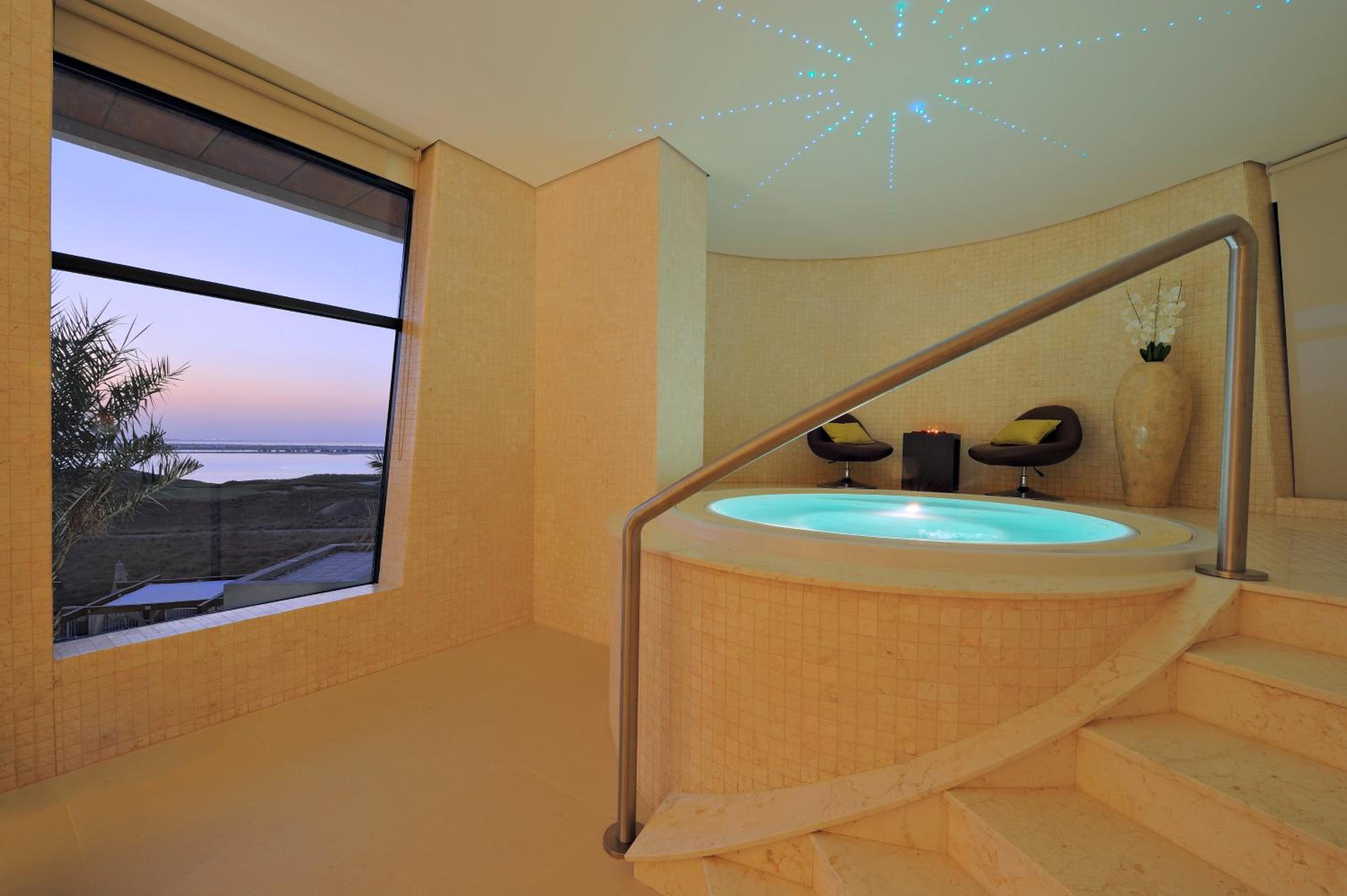Yas Plaza Mangroves by IHG