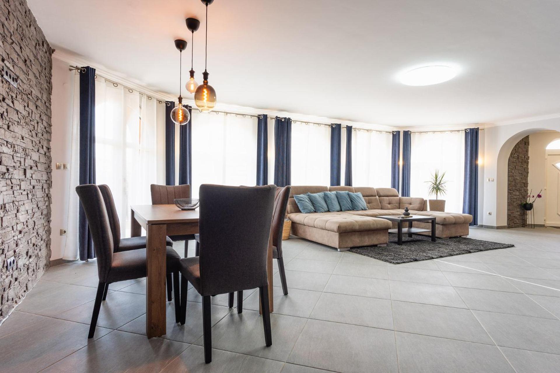 Rosé Apartments